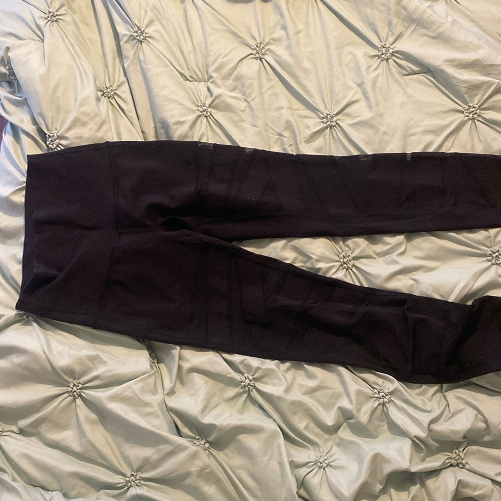 Lululemon black legging with mesh
